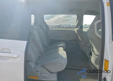 2011 Toyota Sienna Le z USA, uszkodzony, nr VIN 5TDKK3DC3BS071816